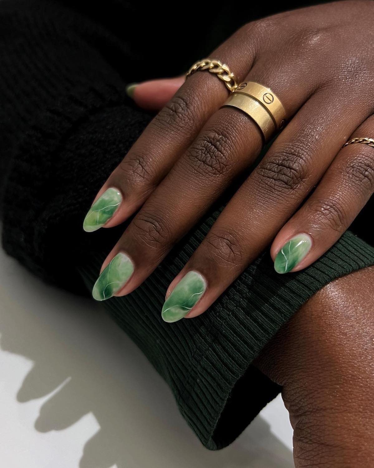 Medium Almond Nails with Leaf Vein and Gold Swirls Medium Almond Nails with Leaf Vein and Gold Swirls — Best Cute Almond Nails