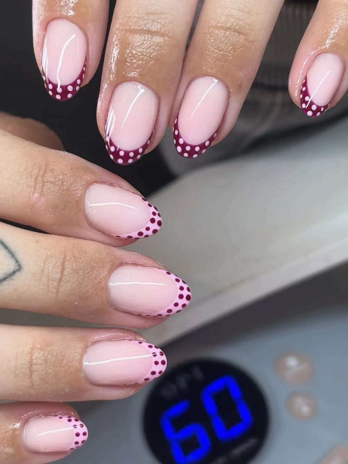 Tortoiseshell Pattern Glossy Short Oval Nails, Close-Up Take Tortoiseshell Pattern Glossy Short Oval Nails, Close-Up Take — Best Simple Short Nails