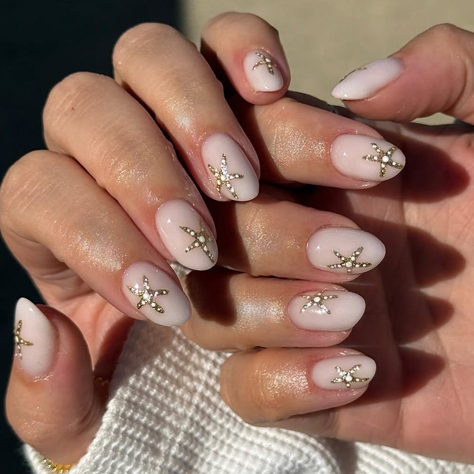 Pale Pink Gold Starfish Short Almond Nails Pale Pink Gold Starfish Short Almond Nails — Best Unique Nails