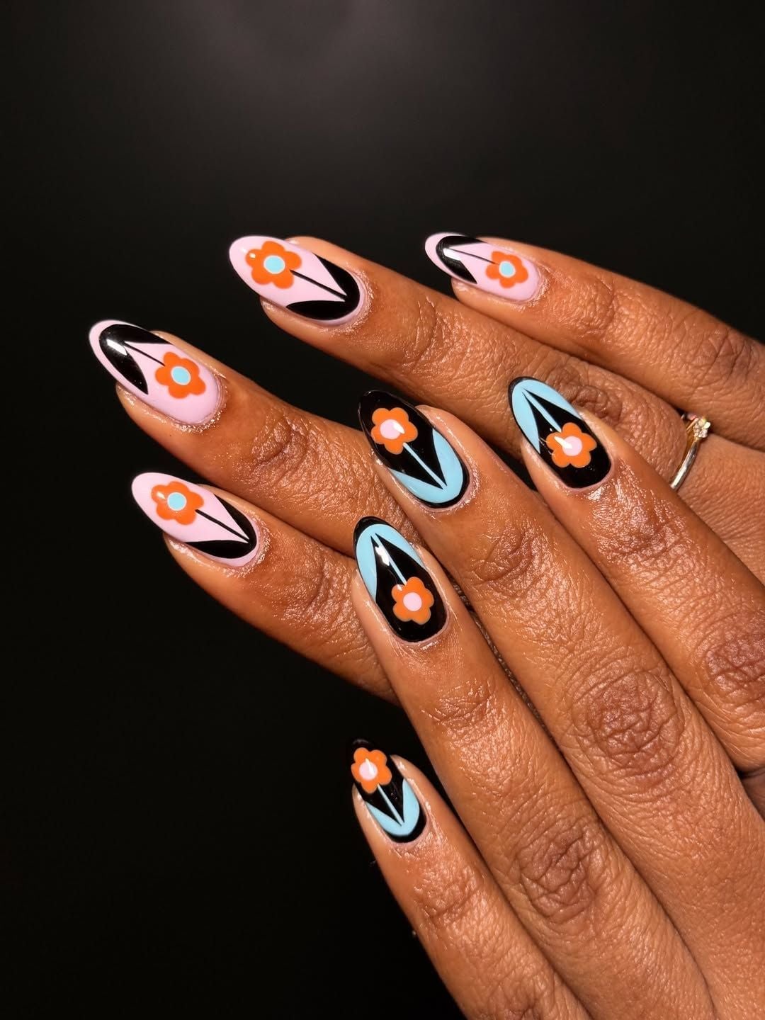 Retro Flower Motif Medium Almond Nails Retro Flower Motif Medium Almond Nails — Best Unique Nails