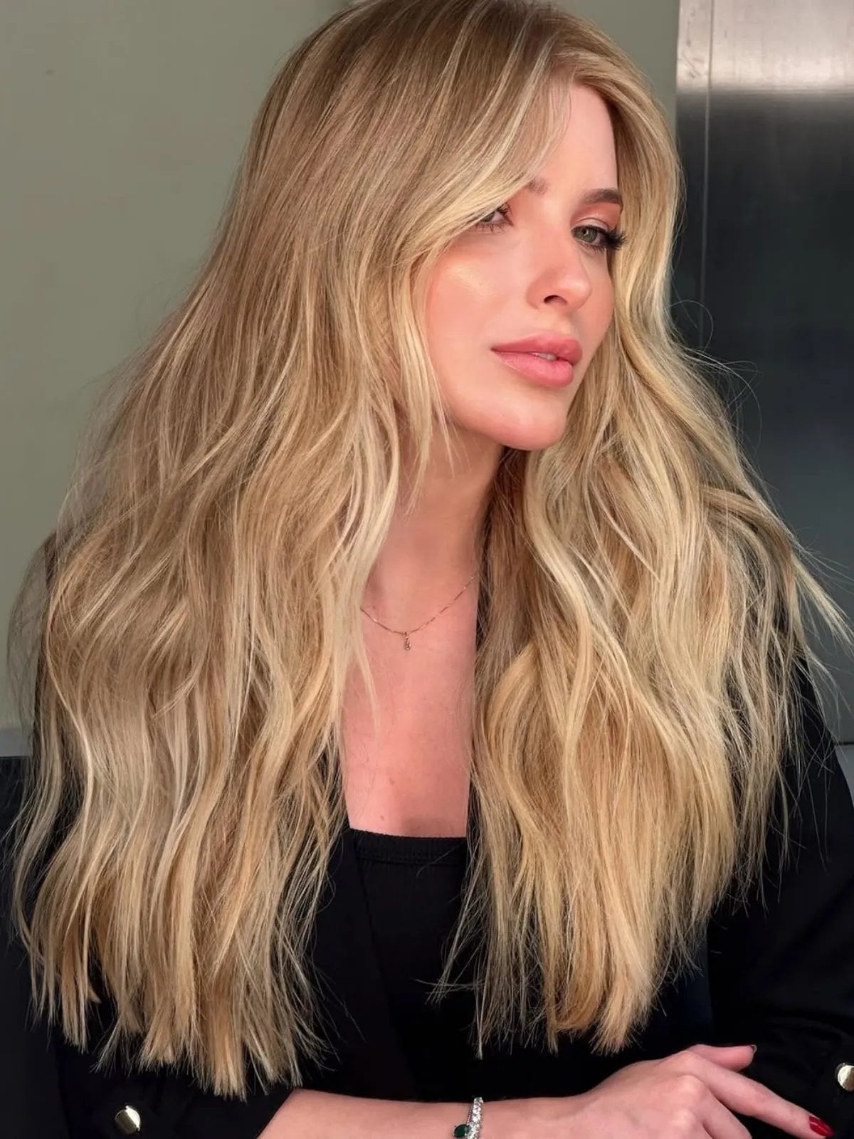 Butter Blonde With Curtain Bangs Butter Blonde With Curtain Bangs — Blonde Highlights Hair Inspiration