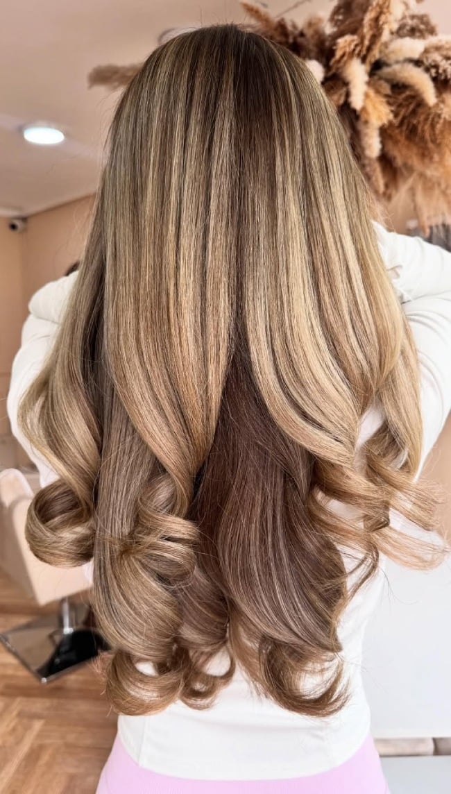 Mid-Back Toasted Caramel Honey Blonde Mid-Back Toasted Caramel Honey Blonde — Blonde Highlights Hair Inspiration