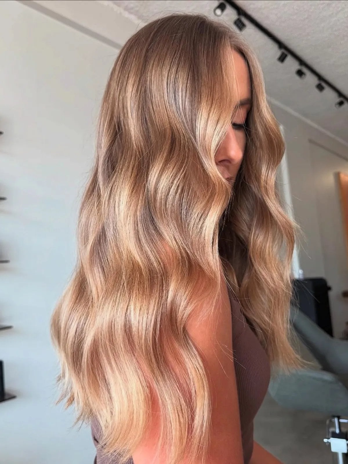 Collarbone Dark Blonde Highlights Collarbone Dark Blonde Highlights — Blonde Highlights Hair Inspiration