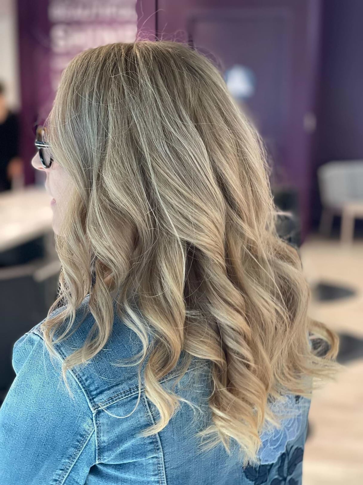 Collarbone Dirty Blonde Wavy Blowout Collarbone Dirty Blonde Wavy Blowout — Blonde Highlights Hair Inspiration