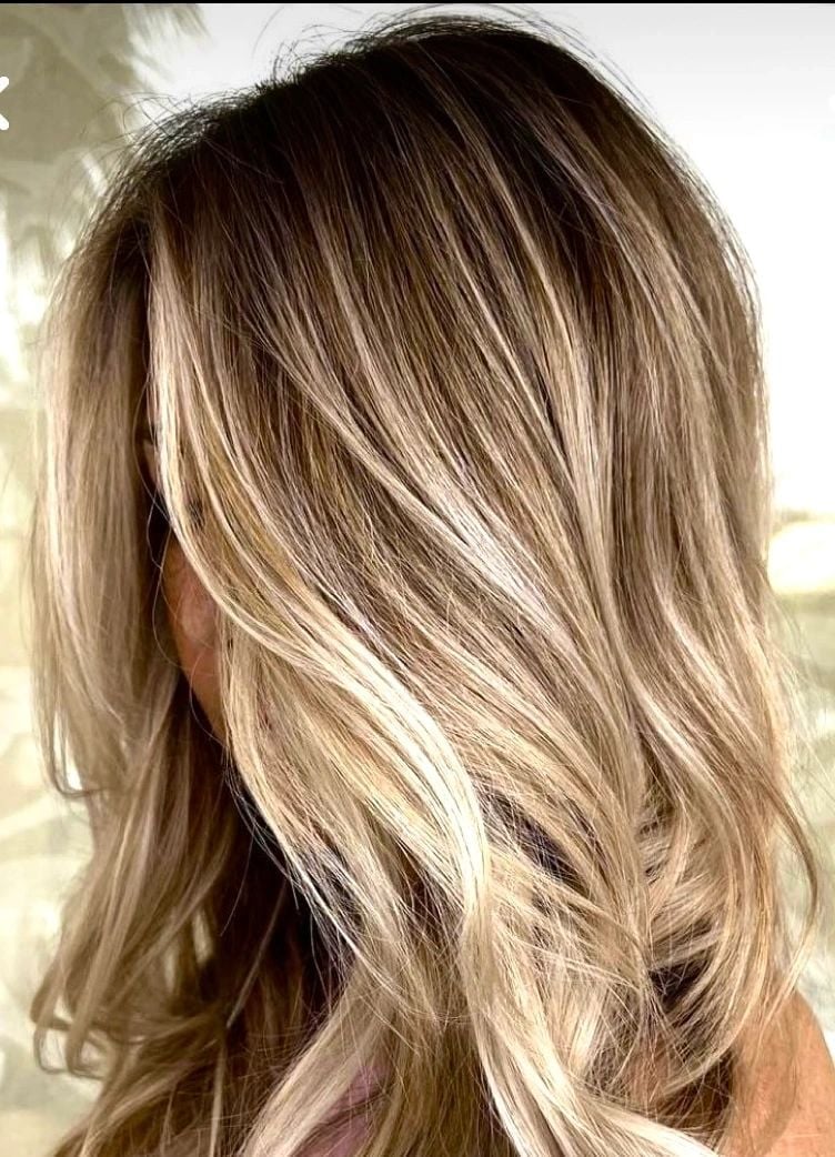 Shoulder Ash Blonde With Platinum Highlights Shoulder Ash Blonde With Platinum Highlights — Blonde Highlights Hair Inspiration