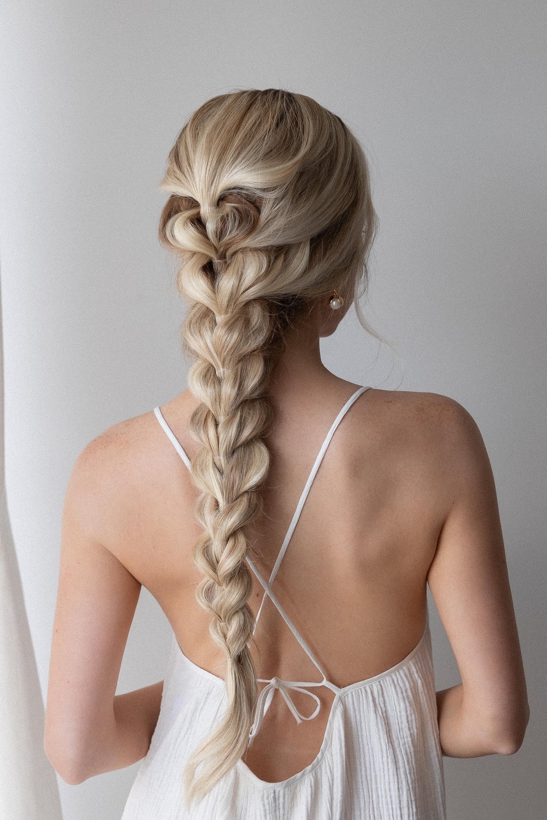 Mid-Back Braid With Loose Face-Framing Strands Mid-Back Braid With Loose Face-Framing Strands — Braids Easy Ideas