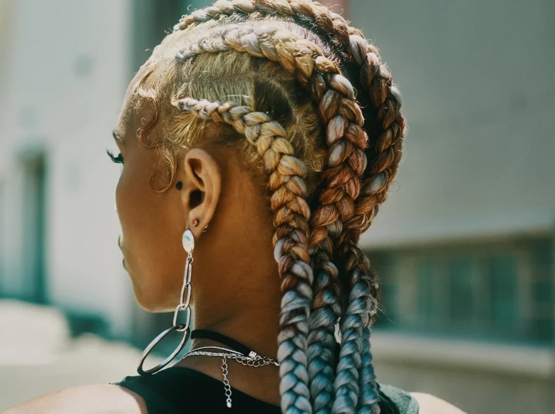 Wavy Mid-Back Box Braids with Color Blend Wavy Mid-Back Box Braids with Color Blend — Braids to the Back Ideas