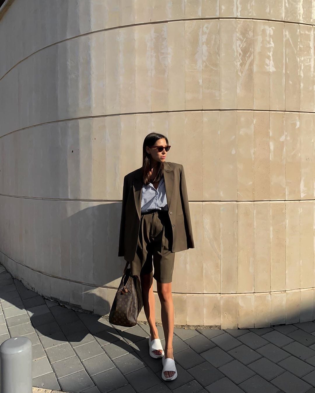 Oversized Brown Linen Blazer with Striped Shirt and Wide-Leg Shorts Oversized Brown Linen Blazer with Striped Shirt and Wide-Leg Shorts — Chic Brown Blazer Outfit