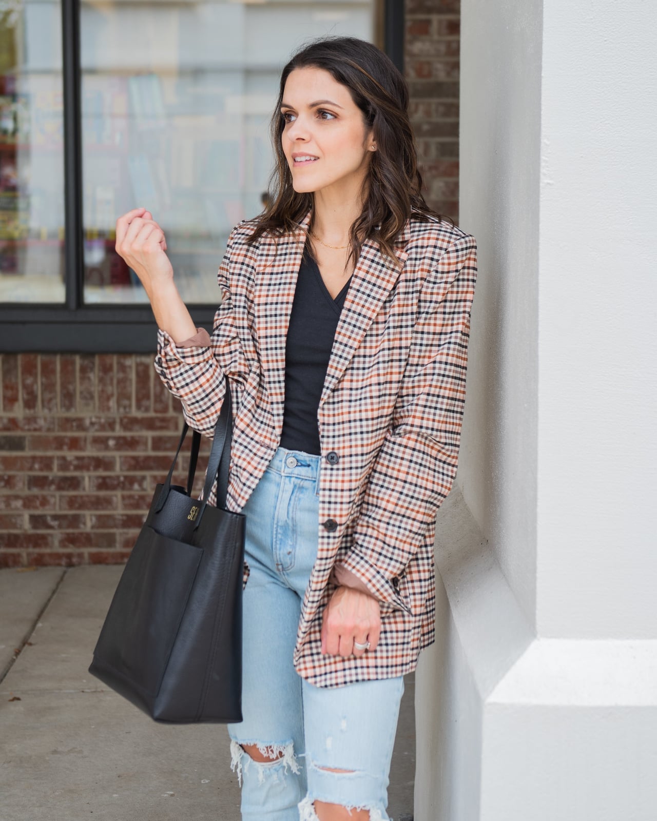 Brown Plaid Blazer with Black T-Shirt and Ripped Jeans Brown Plaid Blazer with Black T-Shirt and Ripped Jeans — Chic Brown Blazer Outfit