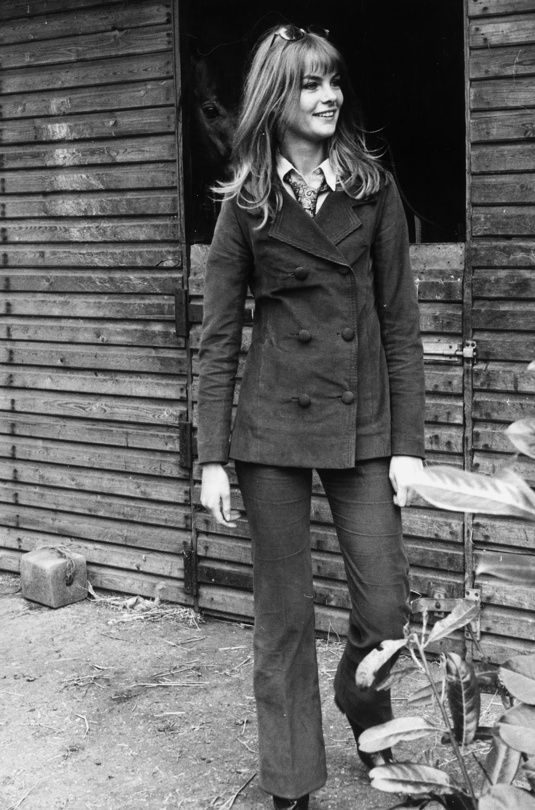 Dark Double-Breasted Jacket with Flared Trousers Dark Double-Breasted Jacket with Flared Trousers — Classy 60s Outfits