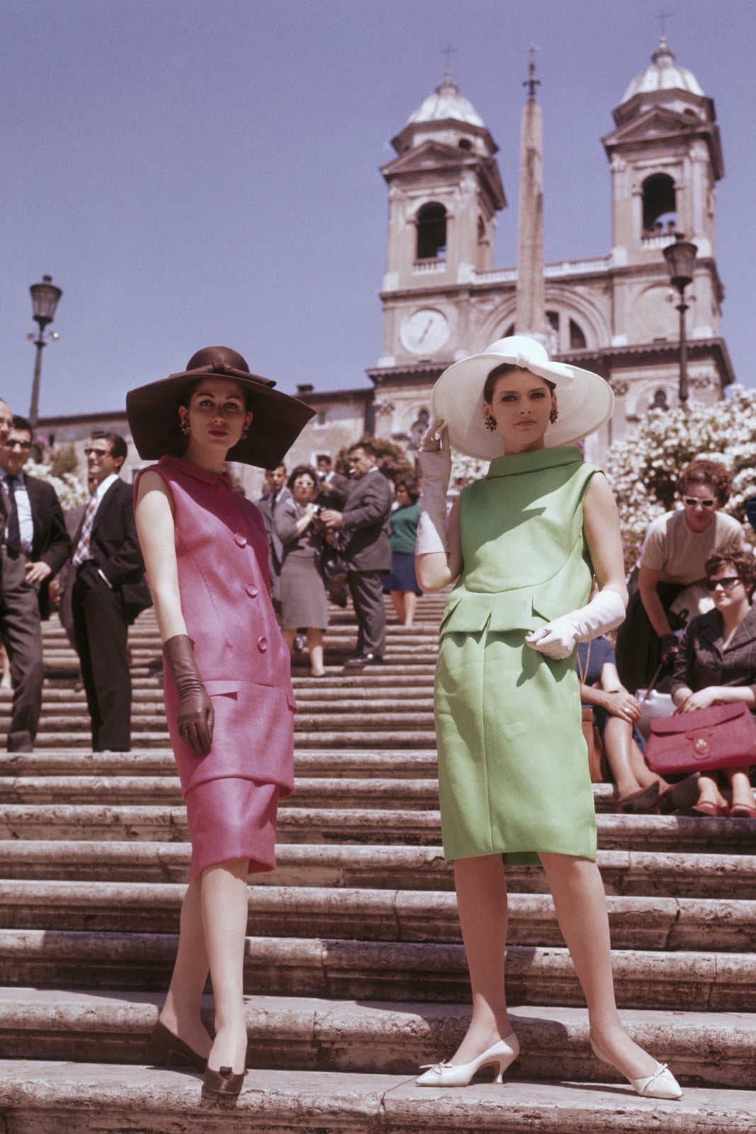Green Sheath Dress with White Sun Hat and Gloves Green Sheath Dress with White Sun Hat and Gloves — Classy 60s Outfits