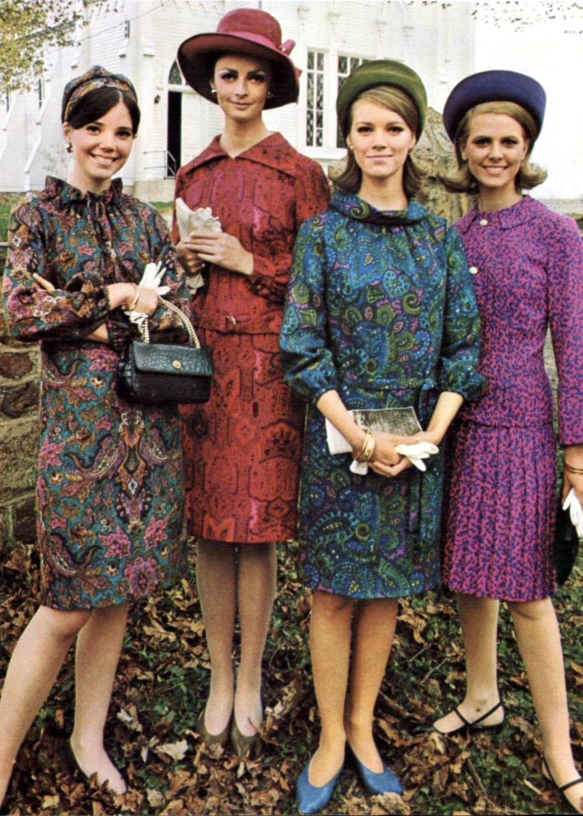 Blue and Green Paisley Print Shift Dress with Matching Hat Blue and Green Paisley Print Shift Dress with Matching Hat — Classy 60s Outfits