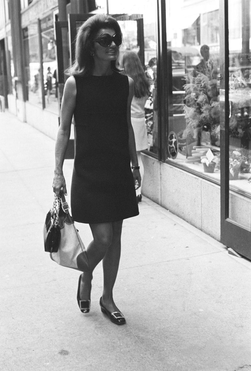 Black Sleeveless Shift Dress with Ballet Flats Black Sleeveless Shift Dress with Ballet Flats — Classy 60s Outfits