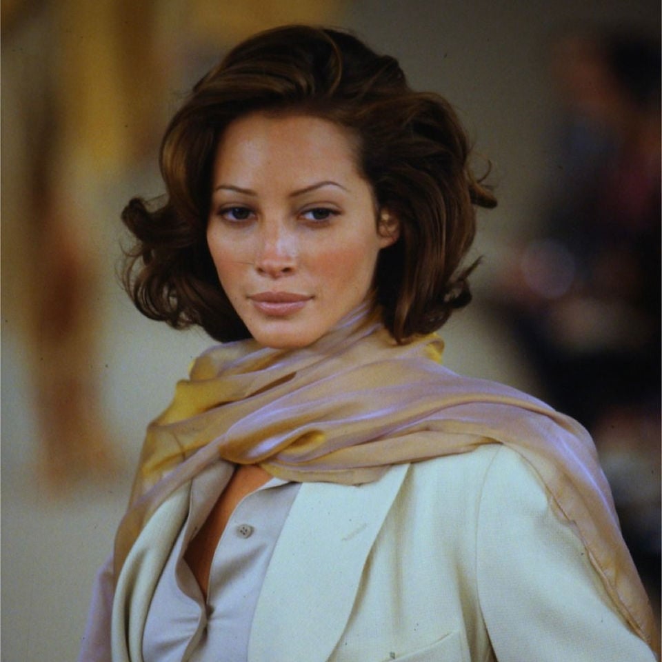 Chin Length Bob With Curled Ends Chin Length Bob With Curled Ends — Classy 90s Blowout Hair