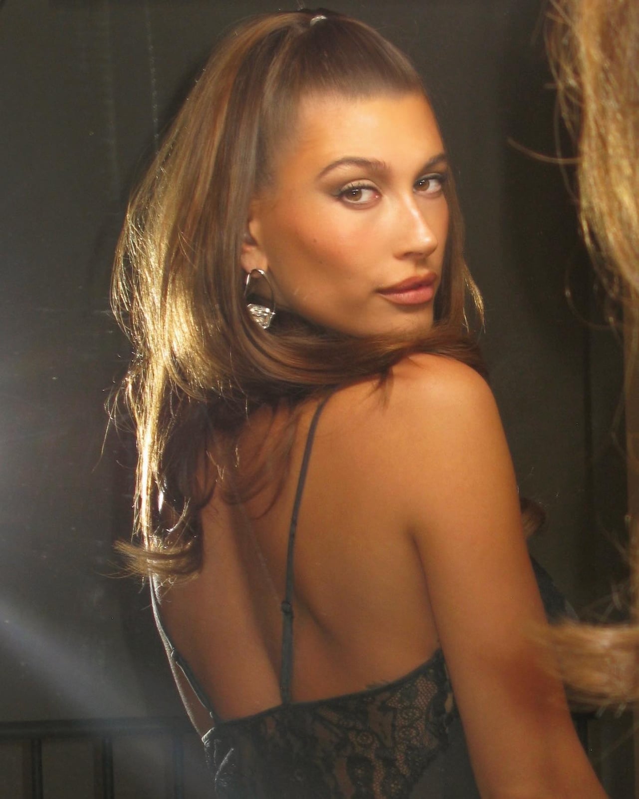 Collarbone Medium Brown With Curtain Bangs Collarbone Medium Brown With Curtain Bangs — Classy 90s Blowout Hair