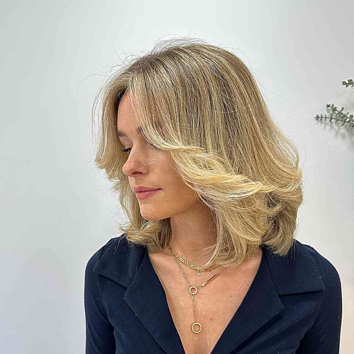 Chin Length Blonde Lob With Curtain Bangs Chin Length Blonde Lob With Curtain Bangs — Classy 90s Blowout Hair