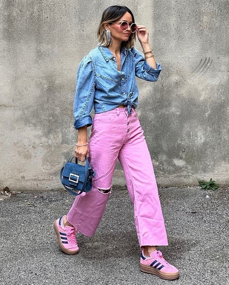 Pink Wide-Leg Jeans Tied Denim Shirt and Pink Adidas Sneakers Pink Wide-Leg Jeans Tied Denim Shirt and Pink Adidas Sneakers — Classy Adidas Samba Outfits