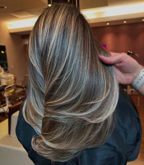 Collarbone Ash Blonde With Cool Highlights Collarbone Ash Blonde With Cool Highlights — Classy Ash Blonde