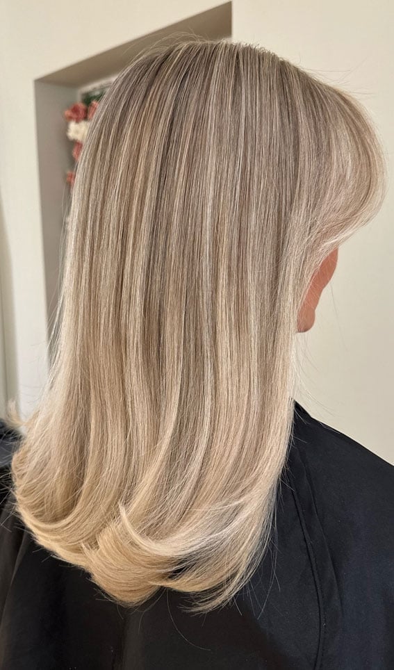 Shoulder Ash Blonde With Subtle Highlights Shoulder Ash Blonde With Subtle Highlights — Classy Ash Blonde