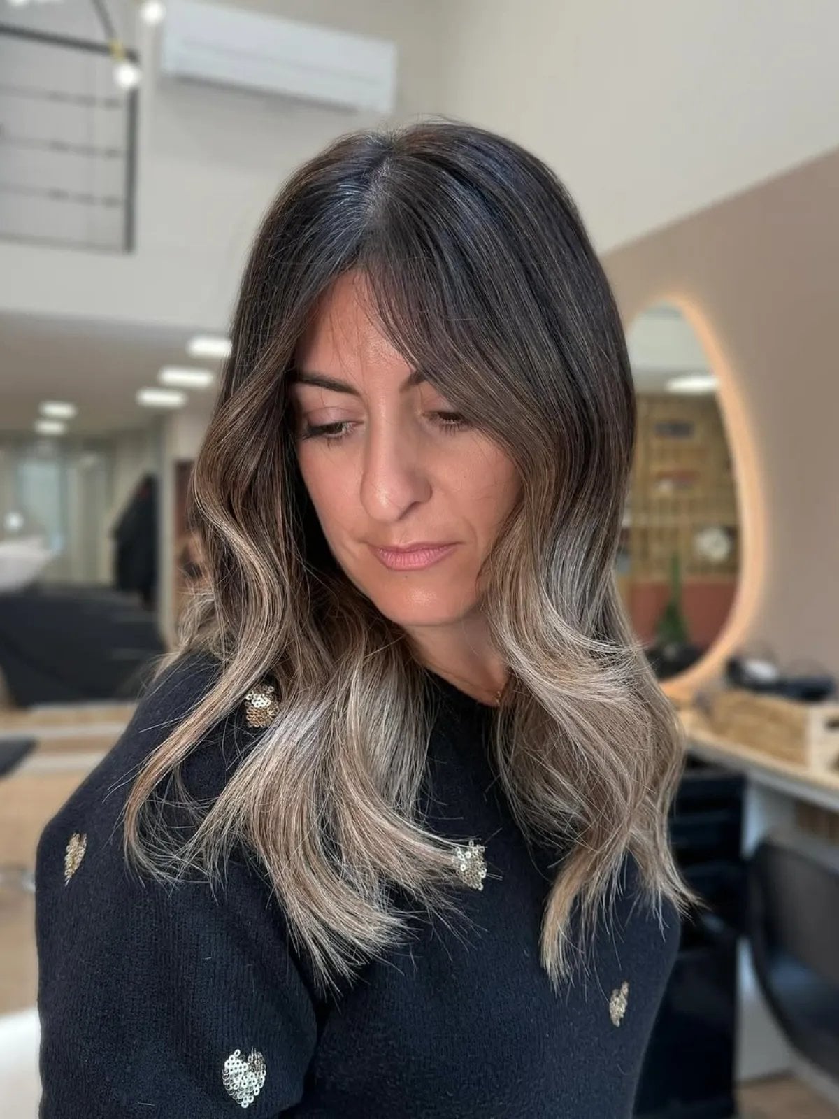 Collarbone Ash Blonde With Dark Roots Collarbone Ash Blonde With Dark Roots — Classy Ash Blonde