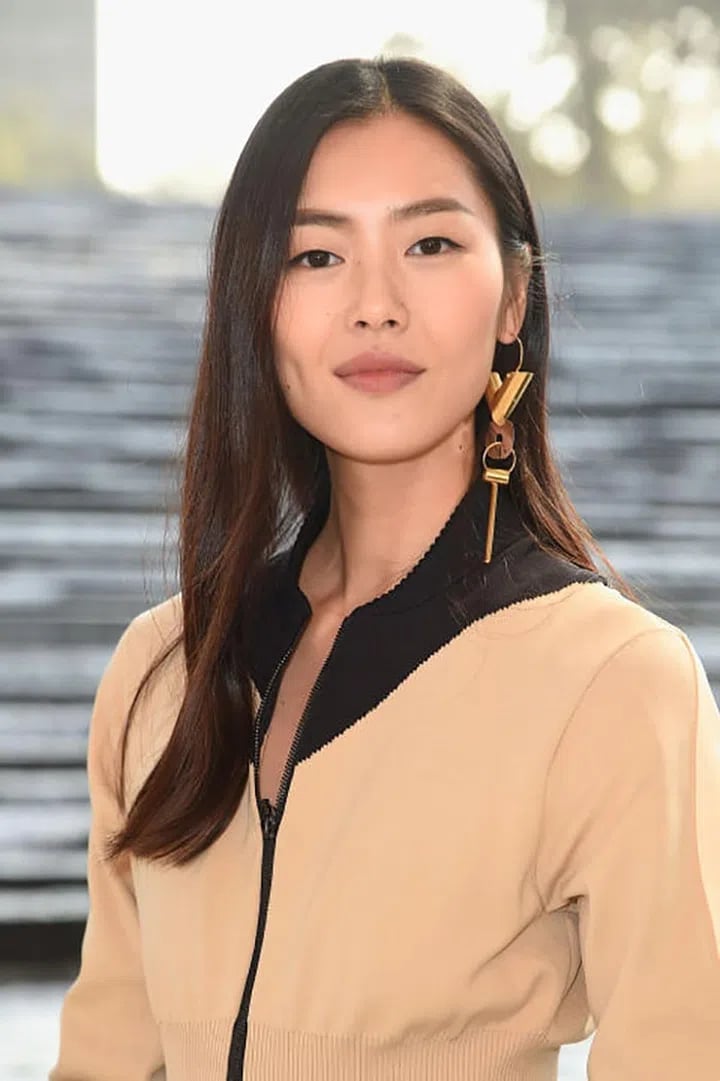 Mid-Back Layered Hair With Glossy Blowout — Classy Asian Hairstyles
