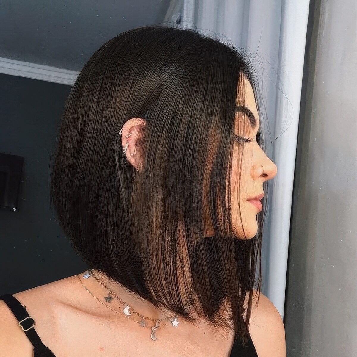 Collarbone Asymmetrical Bob Sharp Angle Collarbone Asymmetrical Bob Sharp Angle — Classy Asymmetrical Bob