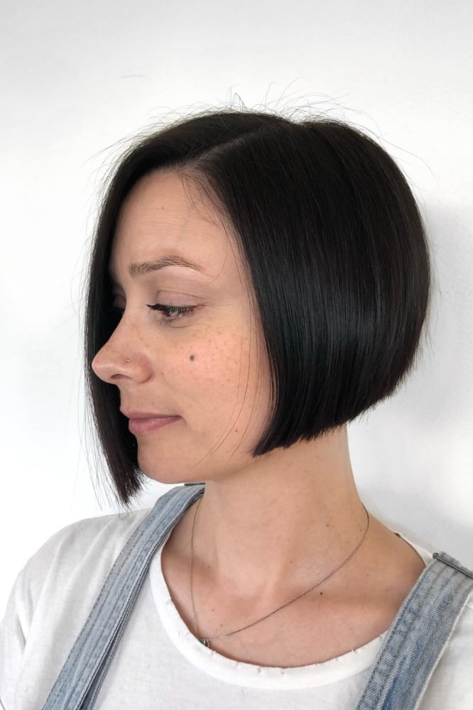 Dramatic Collarbone Asymmetrical Bob Sleek Dramatic Collarbone Asymmetrical Bob Sleek — Classy Asymmetrical Bob