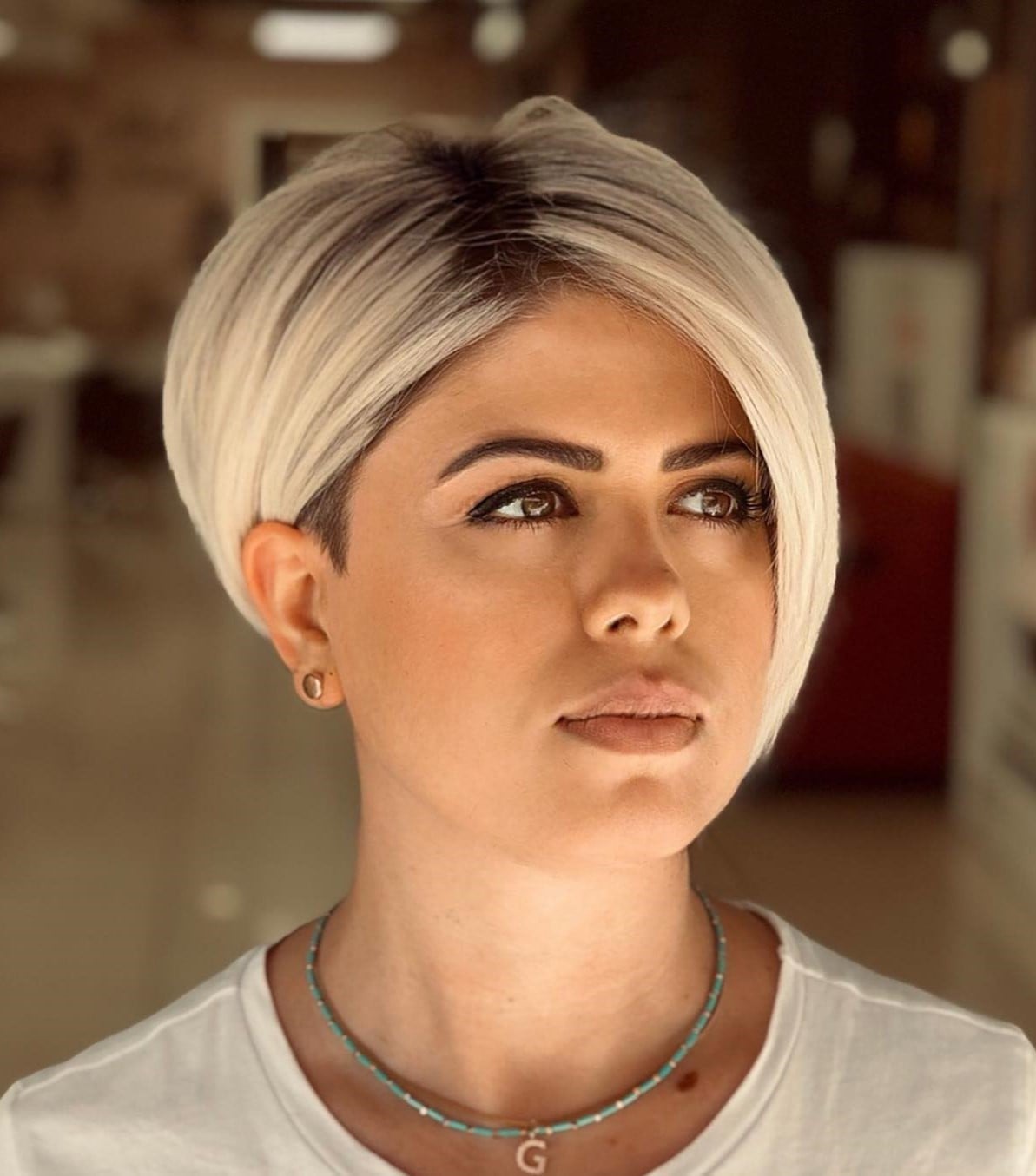 Platinum Pixie Bob With Asymmetrical Line Platinum Pixie Bob With Asymmetrical Line — Classy Asymmetrical Pixie