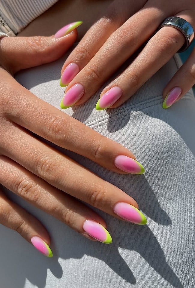 Pink Neon Green Gradient Glossy Medium Almond Nails, глянцевый — Classy Aura Nails