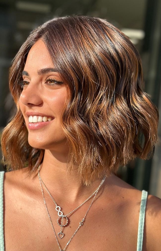 Collarbone Bob Chocolate Brown Caramel Highlights — Classy Balayage Bob