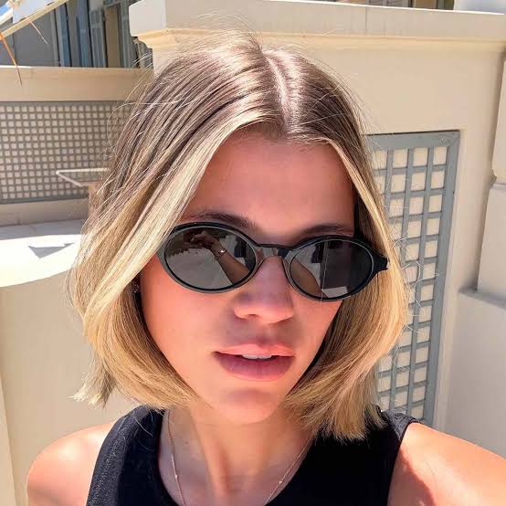Collarbone Bob Ash Blonde Balayage Curtain Bangs — Classy Balayage Bob