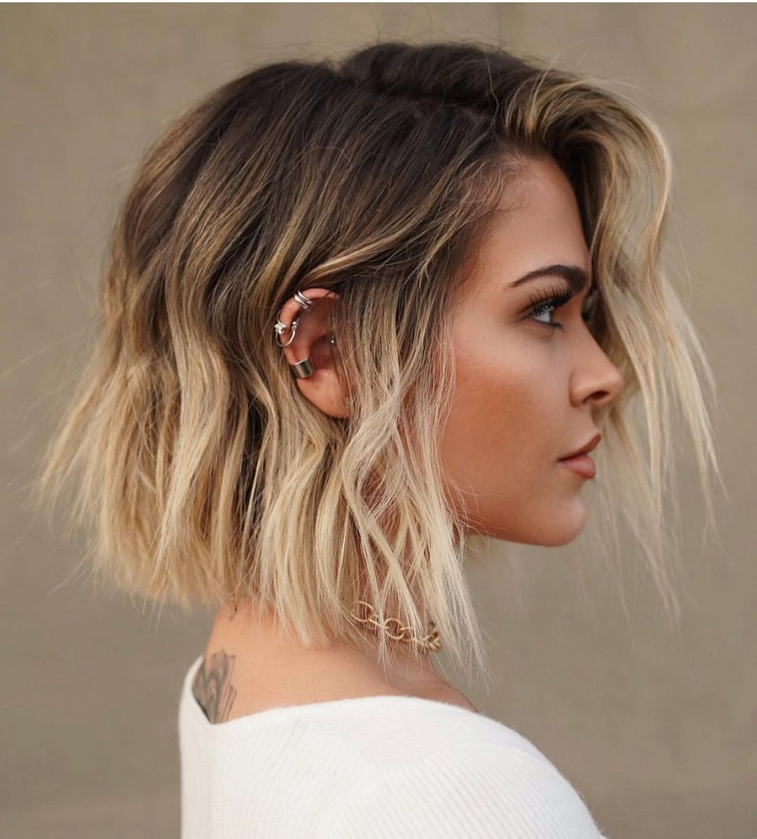 Thick Wavy Collarbone Bob Balayage — Classy Balayage Bob