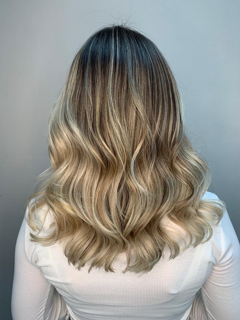 Mid-Back Dark Brown To Blonde Balayage Transition, Close-Up Take — Classy Balayage Highlights