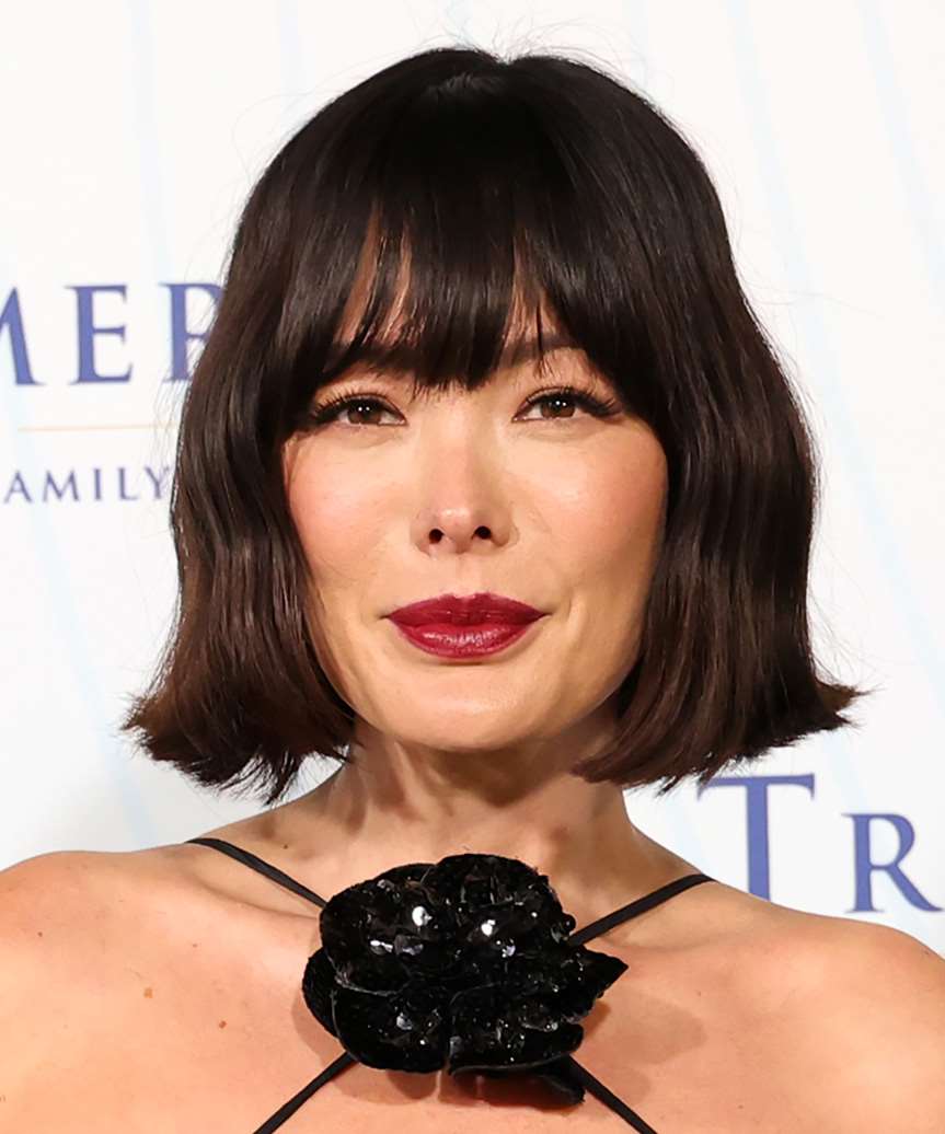 Collarbone Layers With Side Part Curtain Bangs, Close-Up Take — Classy Bangs for Round Face