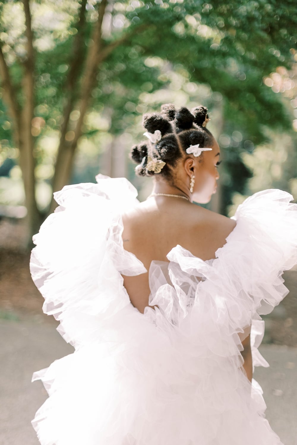 Bantu Knots With Delicate Floral Accents Bantu Knots With Delicate Floral Accents — Classy Bantu Knots Hairstyles