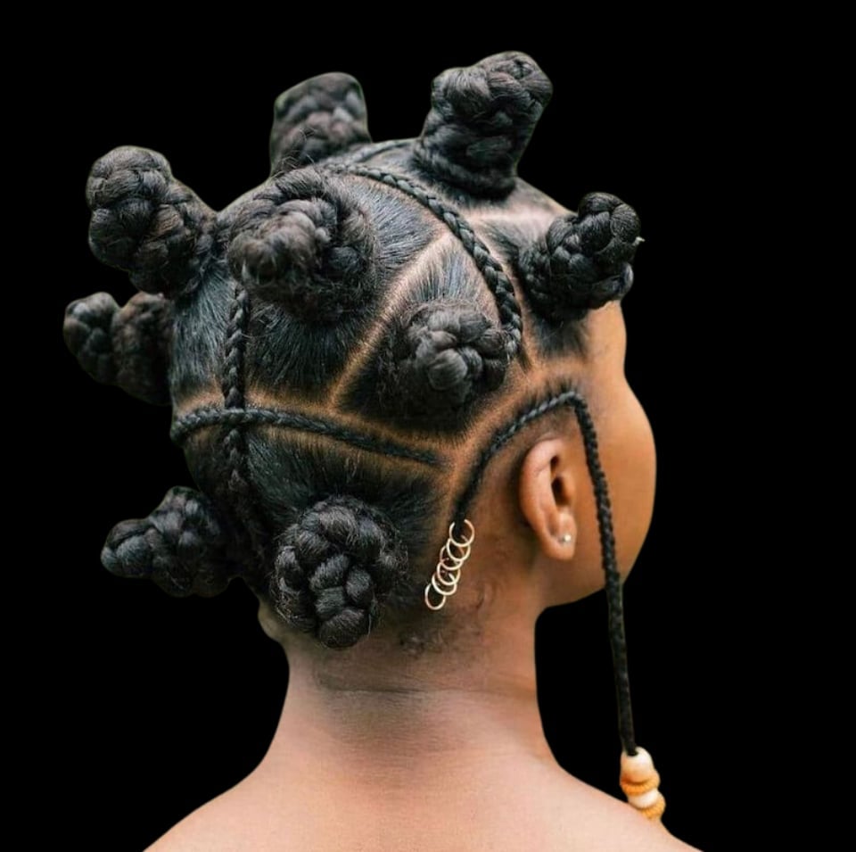 Bantu Knots With Geometric Parting And Gold Accessories Bantu Knots With Geometric Parting And Gold Accessories — Classy Bantu Knots Hairstyles