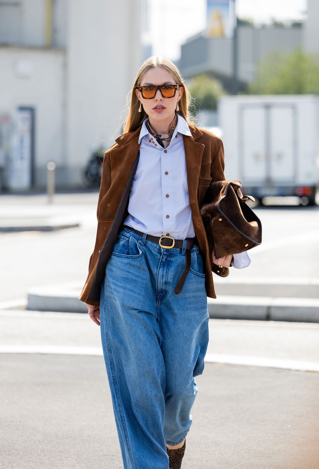 Suede Blazer With Medium Wash Barrel Jeans — Classy Barrel Jeans Outfits