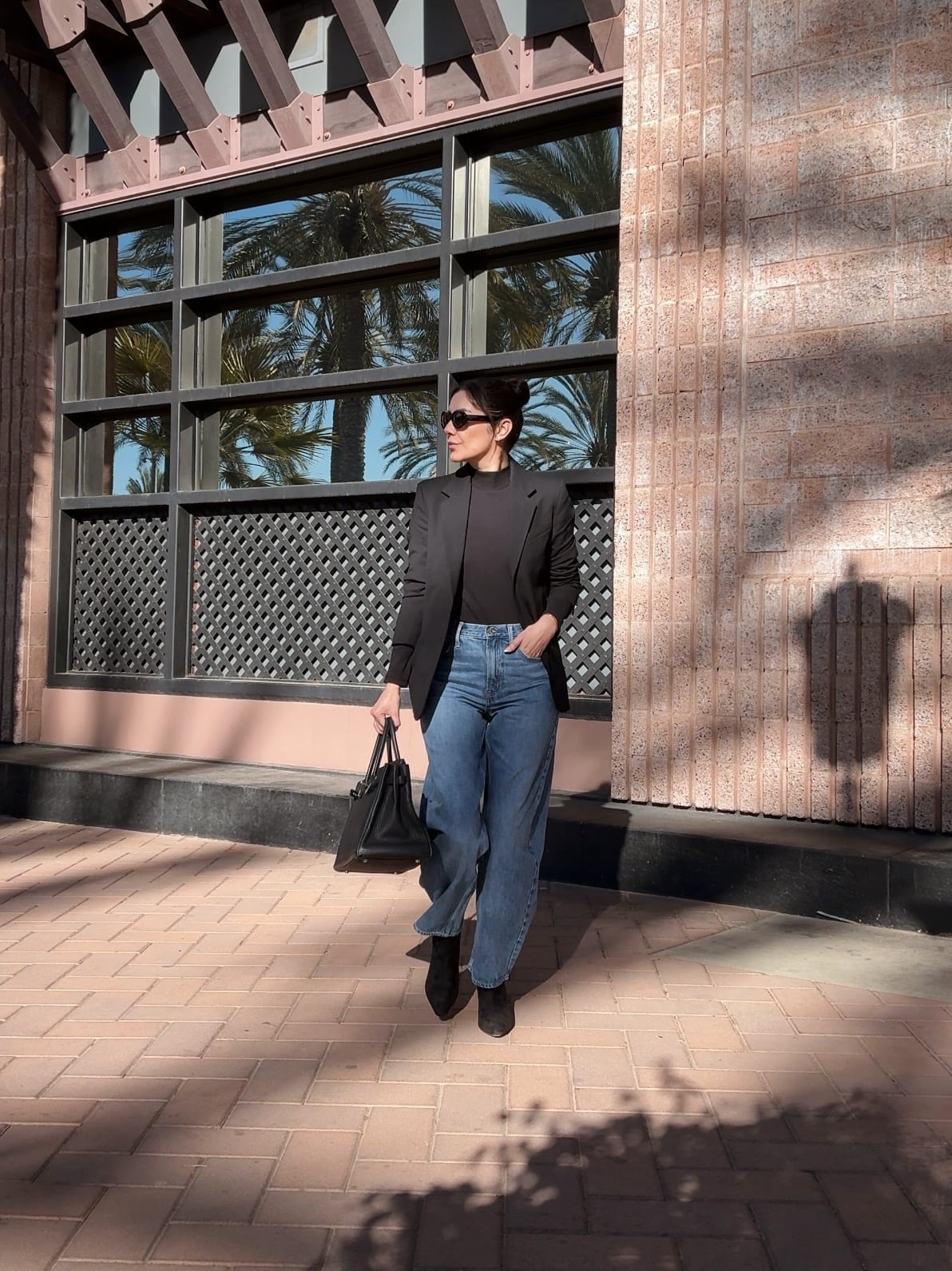 Black Blazer With Medium Wash Barrel Jeans, Blue — Classy Barrel Jeans Outfits