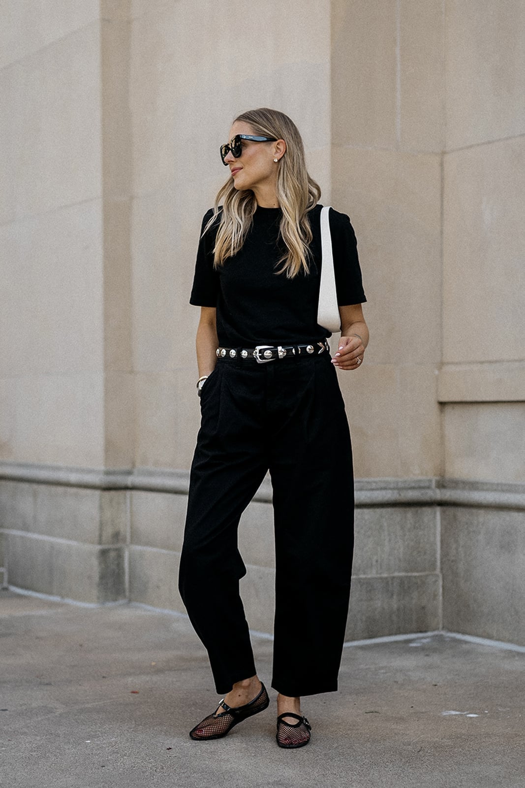 Monochromatic Black With High-Waisted Barrel Jeans — Classy Barrel Jeans Outfits