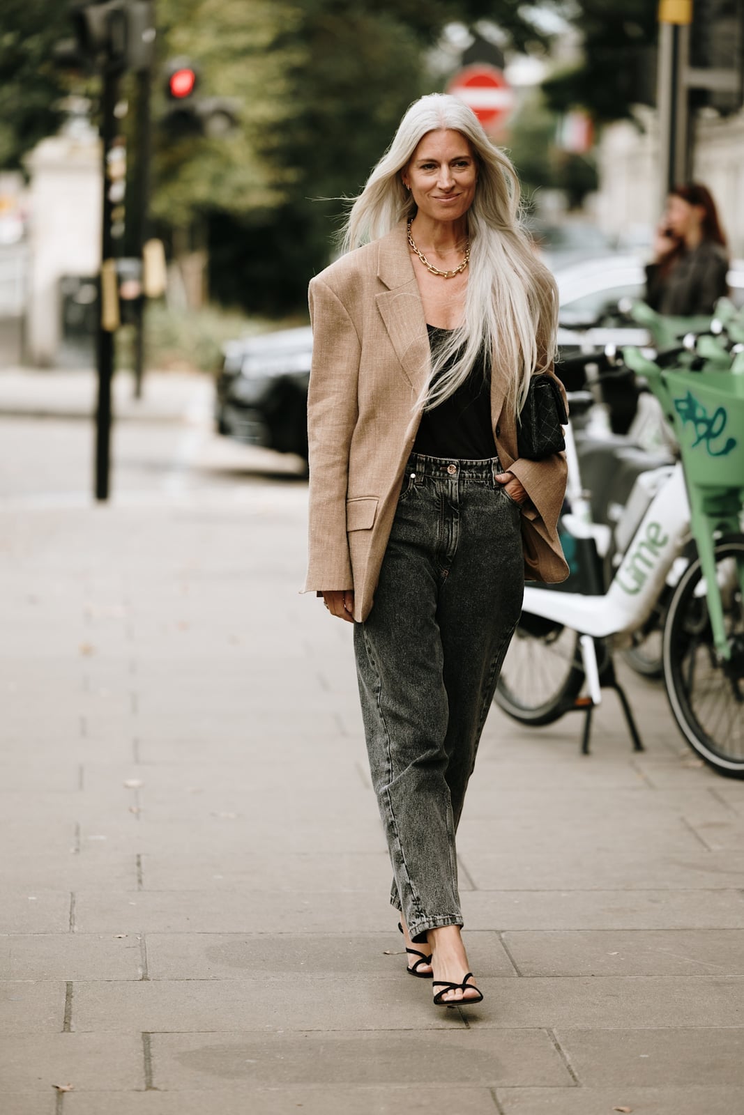 Gray Jeans With Oversized Beige Blazer — Classy Barrel Jeans Outfits