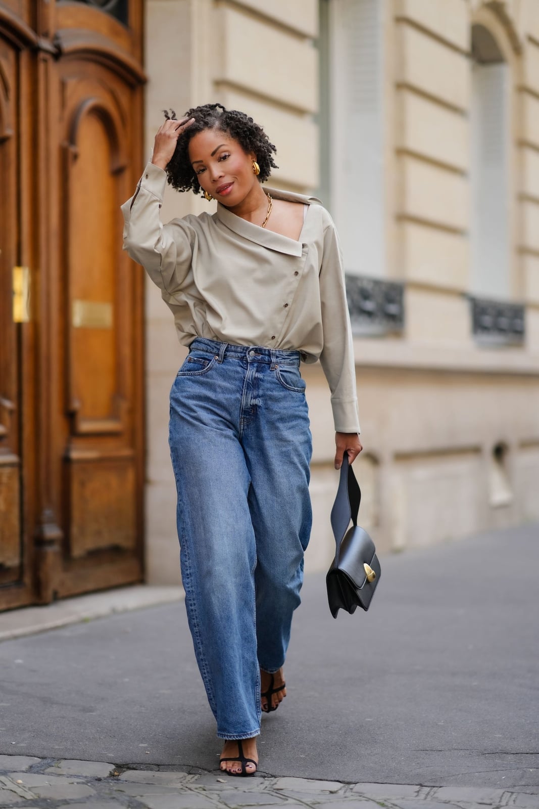 Light Wash Barrel Jeans With Asymmetrical Shirt — Classy Barrel Jeans Outfits