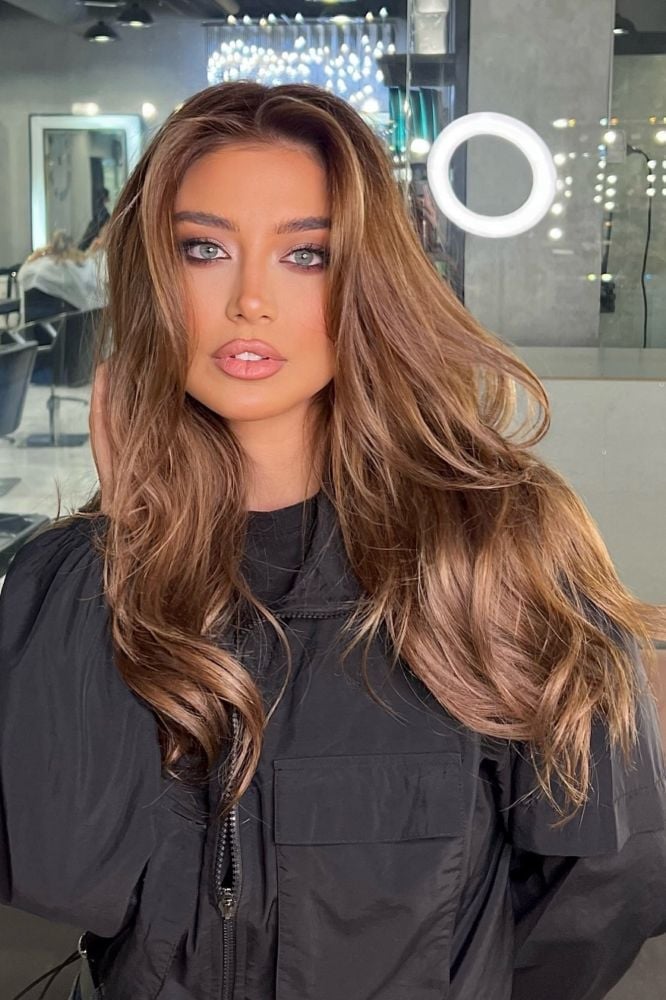 Medium Brown With Ash Beige Highlights, Mid-Back Medium Brown With Ash Beige Highlights, Mid-Back — Classy Beige Highlights