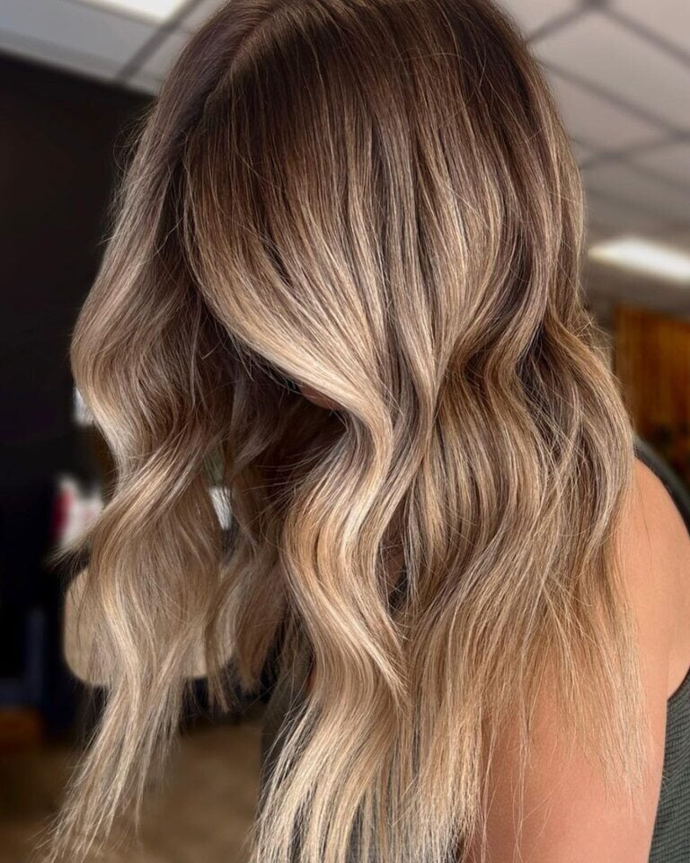 Long Beige Blonde With Finely Woven Highlights Long Beige Blonde With Finely Woven Highlights — Classy Beige Highlights