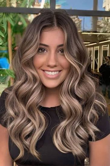 Mid-Back Dark Blonde With Bright Highlights Mid-Back Dark Blonde With Bright Highlights — Classy Beige Highlights