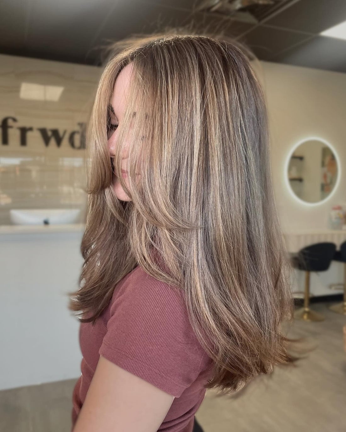 Mid-Back Volume Blowout With Beige Highlights Mid-Back Volume Blowout With Beige Highlights — Classy Beige Highlights