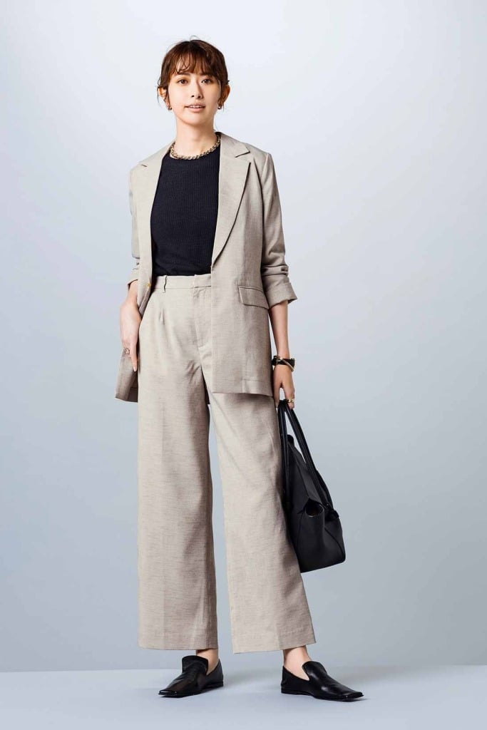 Beige Linen Suit Trousers with Black Top and Loafers — Classy Beige Pants Outfits