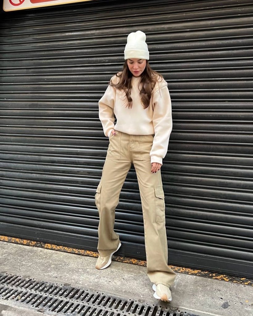 Beige Cargo Pants with Cream Sweatshirt and Beanie — Classy Beige Pants Outfits