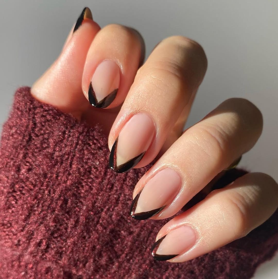 Medium Oval With Black V-Shaped French Tip Medium Oval With Black V-Shaped French Tip — Classy Black French Tip Nails