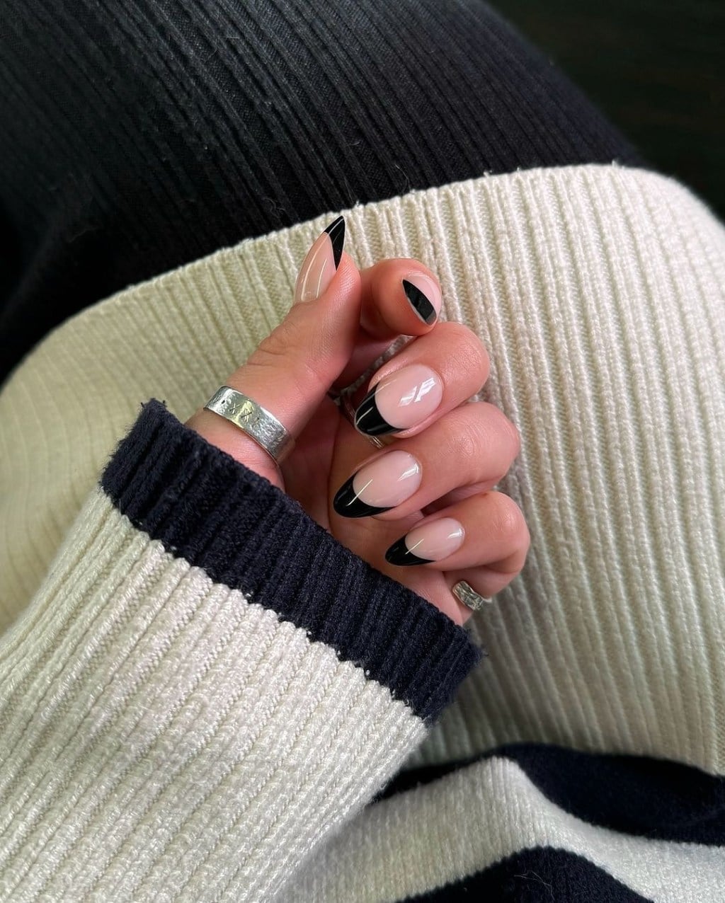 Medium Almond With V-Shaped Black Tips Medium Almond With V-Shaped Black Tips — Classy Black French Tip Nails