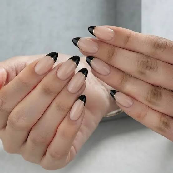 Medium Almond With Gold Line Black French Tips, Glossy Medium Almond With Gold Line Black French Tips, Glossy — Classy Black French Tip Nails